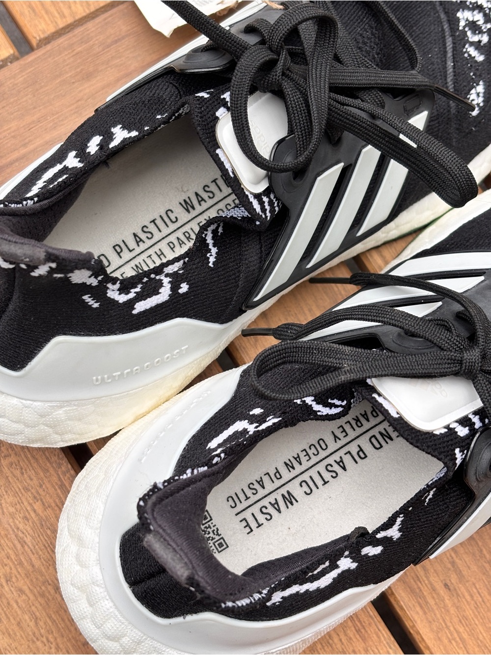 Adidas Ultraboost 22 Black Running Shoes Sneakers - Picture 5 of 9